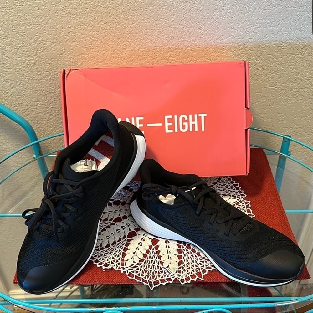 New in box Lane-Eight Sneakers. Relay Trainer 1100.
Men's or women's.  Size 9